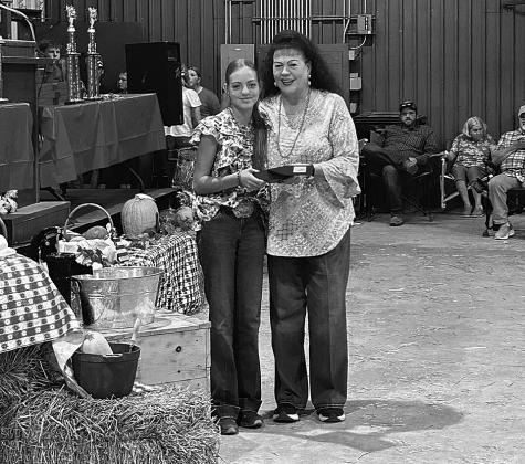 Katie Haysmer, Dale FFA, Intermediate Beef showmanship buckle presented by Beef Superintendent Suzanne Gilbert