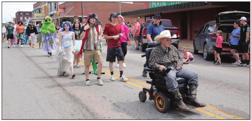 Alumni parade