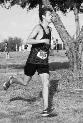 Elisha Pelter makes a turn at the Heartland Championship at North Rock Creek. He won the Class 4A boys race with a time of 18:02.18. Photo/Brian Blansett