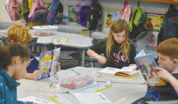 Above and right, students in Mrs. Godwin’s secondgrade class start their morning off by spending 15 minutes reading a book of their choice during DEAR, or Drop Everything and Read, on Aug. 29. It’s a schoolwide program to encourage calm, focus, and a love of reading. Photos/Baylee Billings