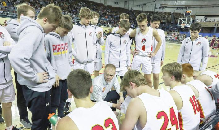 Dale coach Jeff Edmondson talks to his team during a time our in the state championship game. Photo/Rick Hester