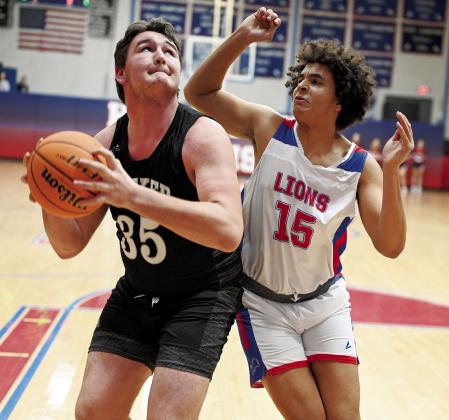Above left, Meeker’s Bobby Brooks (35) puts up a shot under the bucket against the defense of Chandler’s Zalen Robinson (15). Photo/Robyn Miller
