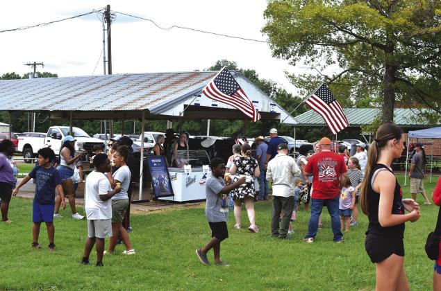 Folks wait in line for ice cream at the festival in Tilghman Park. Photo/Emily Kalka