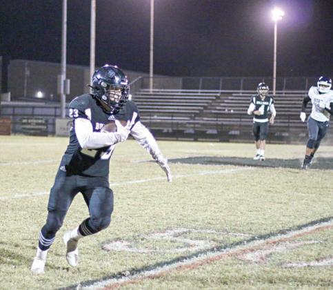 Zach Cook breaks into the open on a carry against Star-Spencer. Photo/Traci Cook