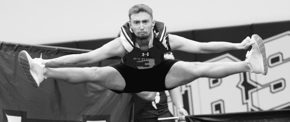 Stroud cheer makes state