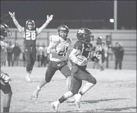 Bottom, The Davenport Bulldogs’ offense gets ready for the snap. Photo/Chris Watson
