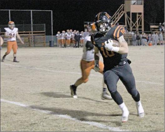 Kyle Hobill scoots around the edge of the Yale defense Friday night. Photo/Chris Watson