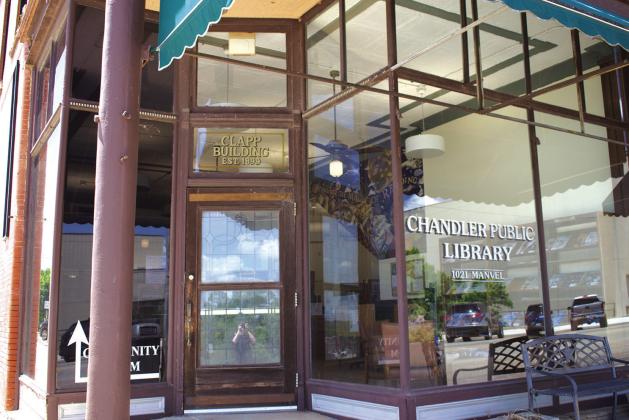 The front entrance to the Chandler Public Library. Photo/Andrew Frazier