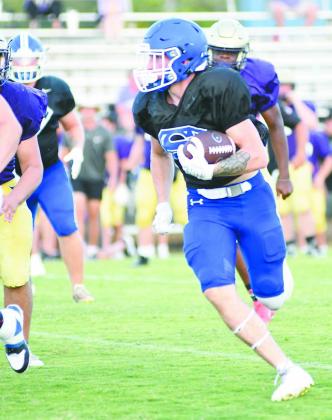 Senior Jacob Beck, one of Stroud’s key offensive weapons, takes off for a touchdown run in the Tigers’ scrimmage with Mannford. Photo/Brian Blansett