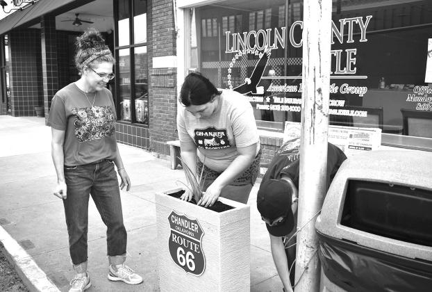 Ag students help ‘sweeten’ up Chandler