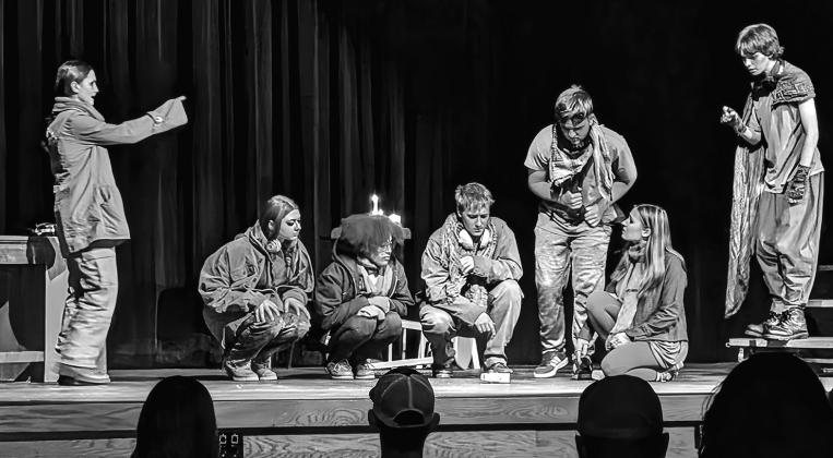 The cast of “In Darkness, Audio Flowers Bloom” perform at a preview before OSSAA 4A One-Act Regionals. (L to R) Mae Solomon, Cabella Reno, Zayli Jackson, Weston Miller, Hannah Davis and Zeke Hicks. Photo/Jennifer Pryor