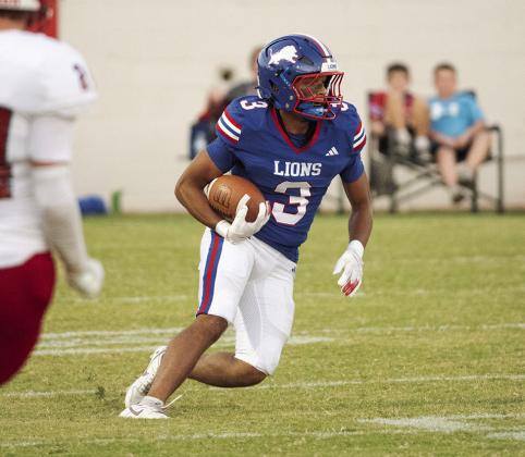 Darius Wade makes a cut during a carry in the first half. Photo/Brian Blansett