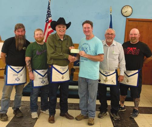 Stroud Masons make donations to FFA, Stroud Arts