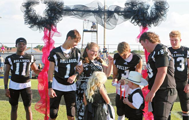 Meeker crowns homecoming queen