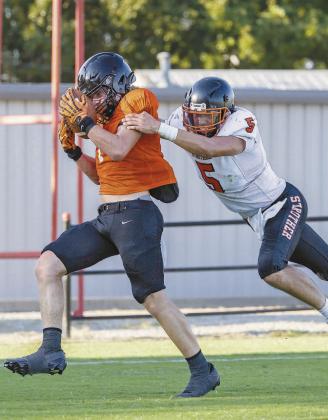 Ivan Morris hauls in a pass for a touchdown in the Bulldogs’ scrimmage with Strother. Photo/Rick Hester