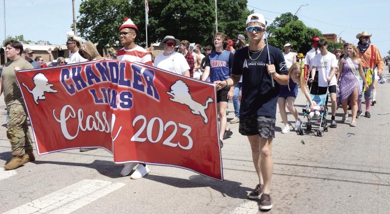 Chandler’s graduating seniors march with their banner during the annual alumni parade Saturday morning. More photos from the parade and graduation are on Page 4C. For our annual Salute to Graduates, please see Section E. Photo/Brian Blansett