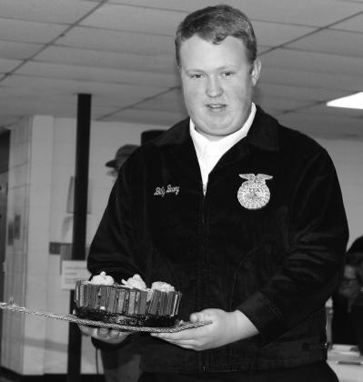 Cake auction nets $19,500