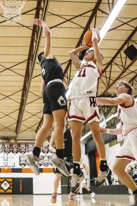 Lane Kulp (11) puts up a baseline shot for Wellston during the Tigers’ 72-62 win over Minco last week. The win put the WTs at 16-6 going into the season finale at Riverfield Tuesday night. The Wellston girls lost, 57-30, to Minco to go to 10-12 for the year. Both teams will be in district play against Davenport at Coyle Friday. Photo/Jeremy Self