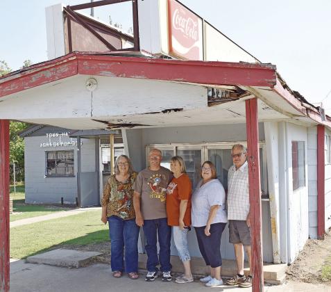 Agra alumni Sue Chesnut, Gary Roberts, Nancy Roberts, Linda (Hart) Palkowski and Ted Evans are just a few members of the Agra Alumni Association working to save Dale’s concession stand. They are currently raising money to fix up the stand and honor the man who ran it, Dale McFarlin. Photo/Emily Kalka