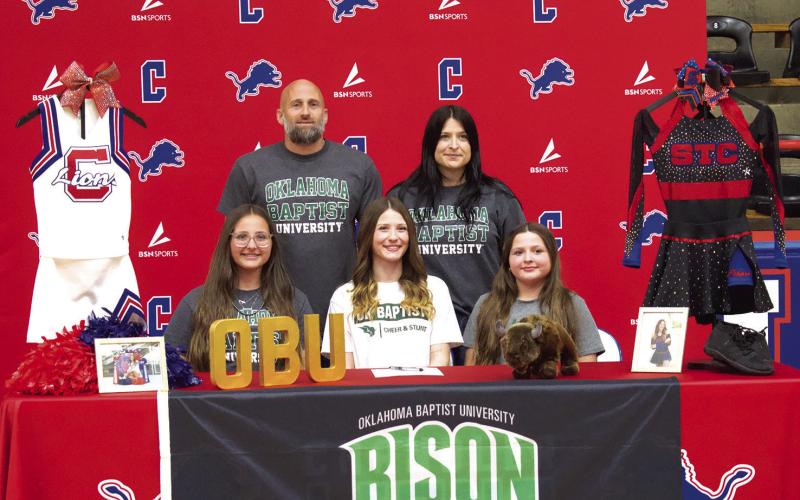 Chandler Senior Jaycee Cross signed with Oklahoma Baptist University on March 23 at Freeman Fieldhouse. Cross is a member of the university’s Cheer and Stunt Team. Pictured are (back, left to right) Brandon and Amanda Cross, (front, left to right) Landree, Jaycee and Hadlee Cross. Photo/Emily Kalka
