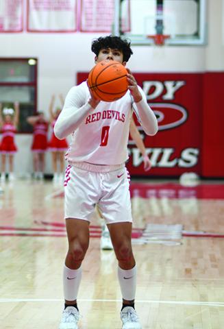 Photos from Tuesday night's games between Prague and McLoud