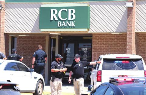 Stroud bank robber remains on the loose