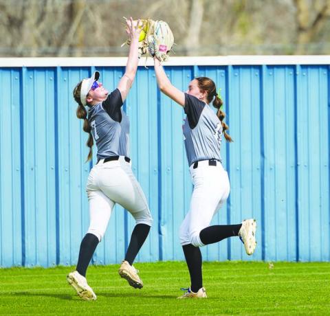 Stroud outfielders Sally Young (left) and Carlee Wiliams avoided a serious collision, but got the out against Deer Creek. Photo/Beth Young