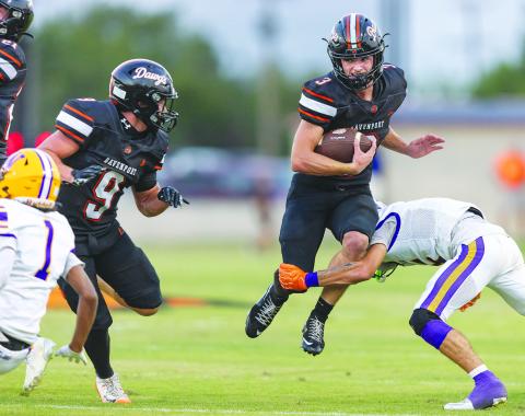 Chace Buchanan steps through a tackle on his way to a touchdown for Davenport. Photo/Rick Hester