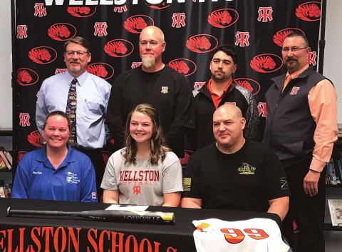 Paull signs with Pratt College