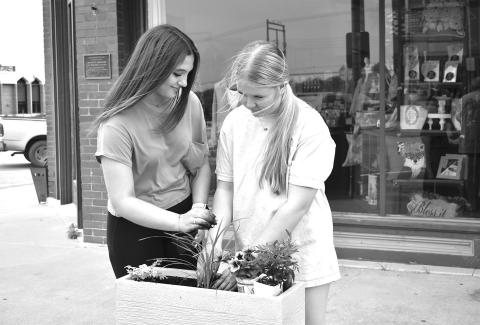 Ag students help ‘sweeten’ up Chandler
