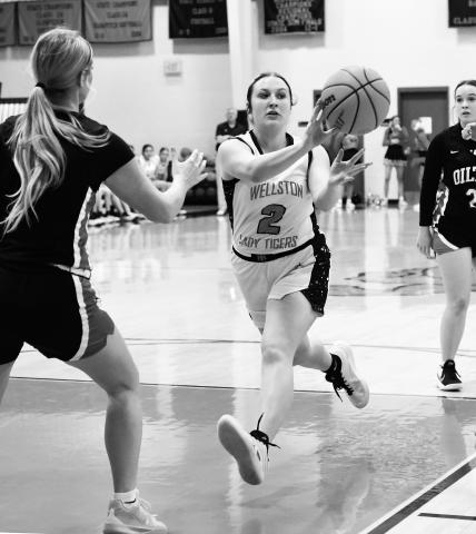 Wellston senior Alexis Fowble (2) passes off a drive during the Lady Tigers’ win over Oilton in the first round of Davenport’s Hardwod Classic last Thursday. Photo/Brian Blansett