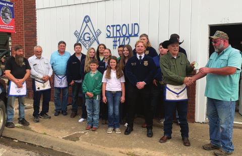 Stroud Masons make donations to FFA, Stroud Arts
