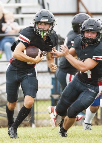 Senior quartrback Jason Key tucks the ball and takes off as Keagan Edmonds looks for a block during the Bulldogs’ scrimmage against Chandler. Photo/Brian Blansett