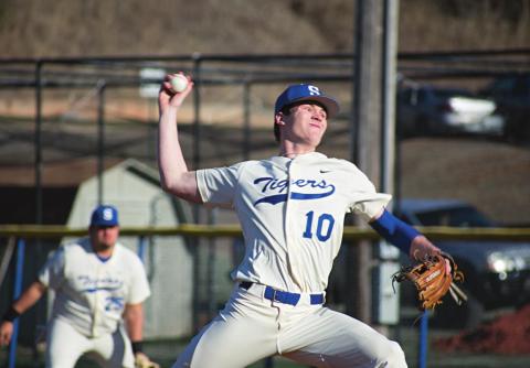 Right, Grant Elerick pitches against Davenport. Photo/Chelsea Weeks